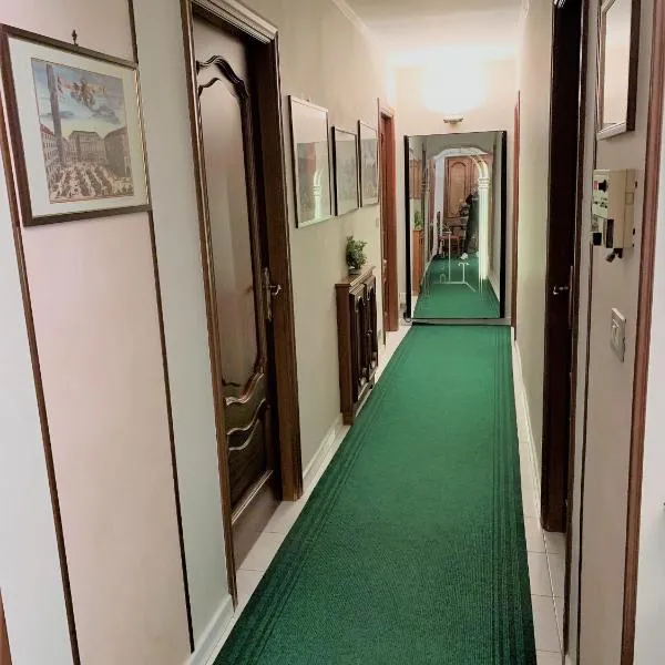 HOTEL ELENA, hotel a Torí