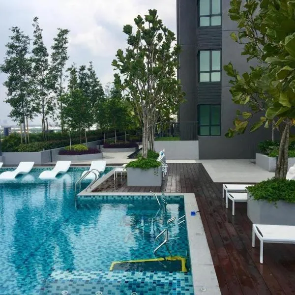 Luxury Homestay at Emira Residence, hotel in Shah Alam