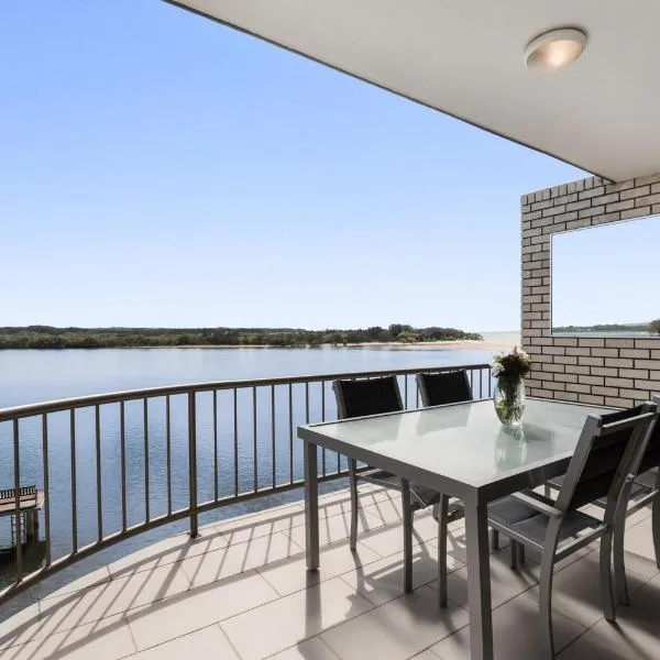 Wharf Lodge River View Apartment, hotel in Maroochydore
