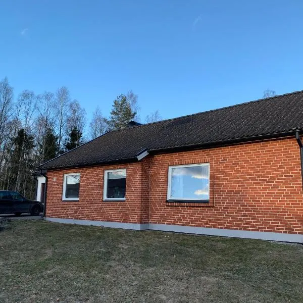 Cozy house in Kosta center surrounding with Swedish nature, hotel in Eriksmåla