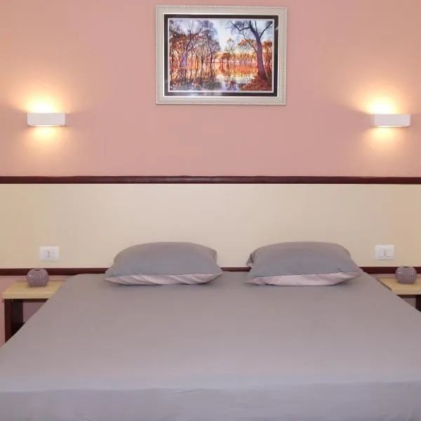 Hotel Ronaldo, готель у Ксамілі