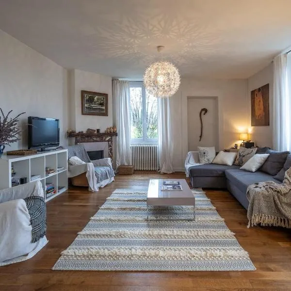 Bright airy spacious apartment, hotel v destinaci Passy
