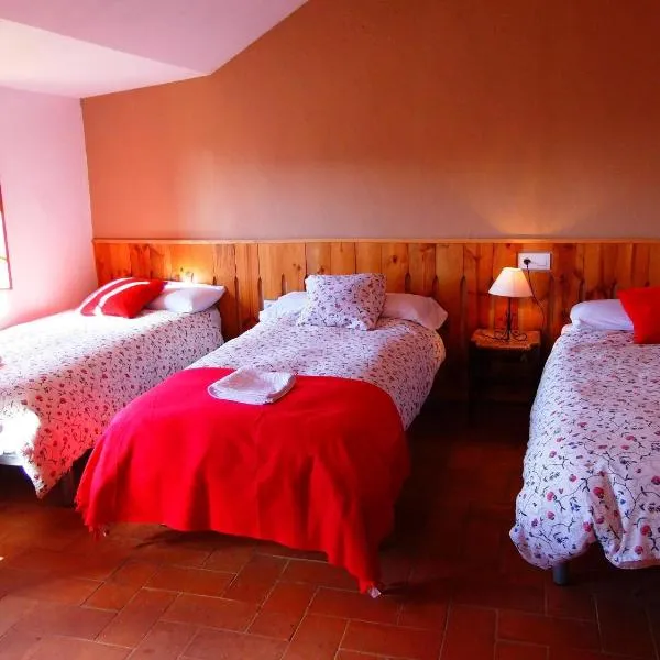 Rectoria de Montclar- habitatge d'ús turístic -apartament, hotel in Gironella