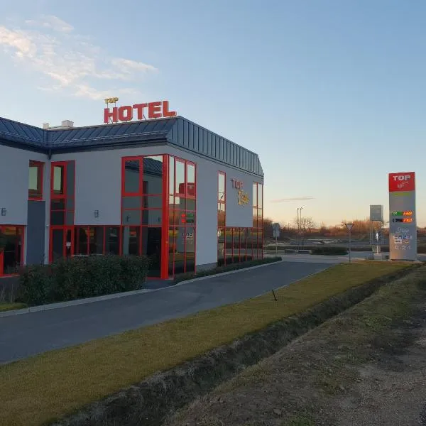 TOP HOTEL, hotel en Szár