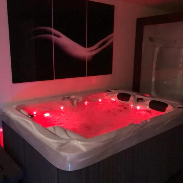 SPABYELLEETLUI spa rouge ou bleu, hotel a Mouscron