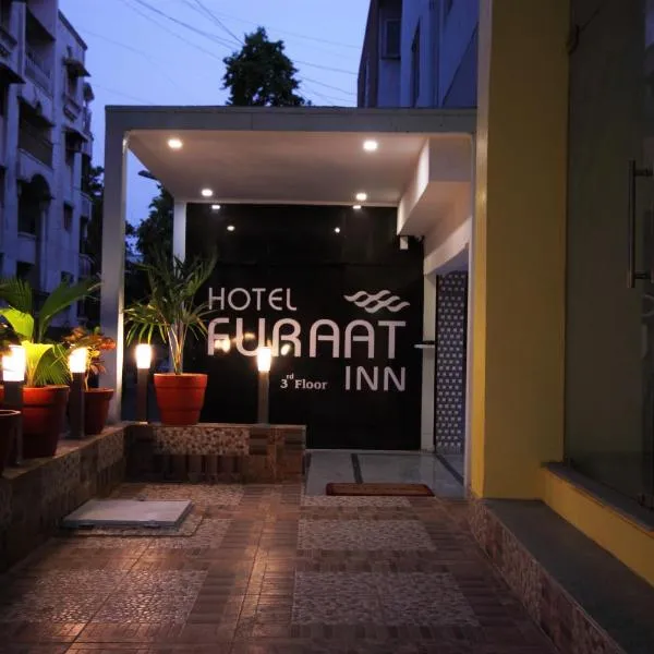Hotel Furaat Inn: Ahmedabad şehrinde bir otel