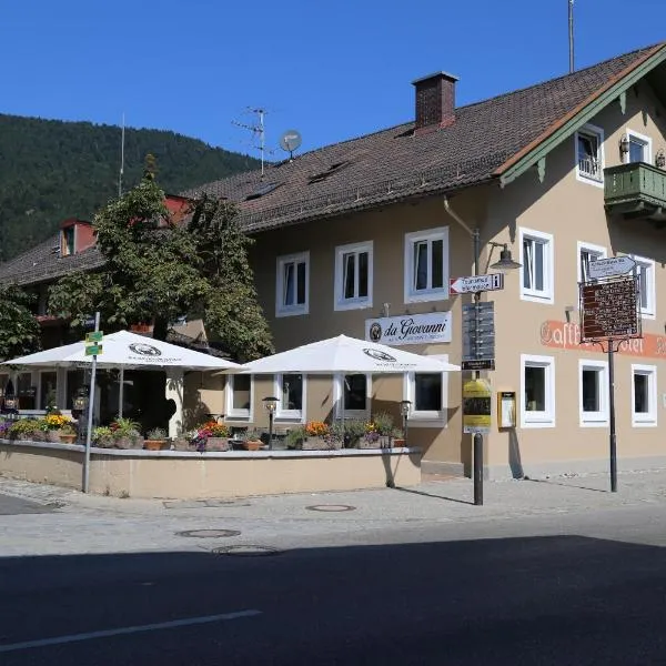 Landgasthof Kirchmayer, hotel v mestu Farchant