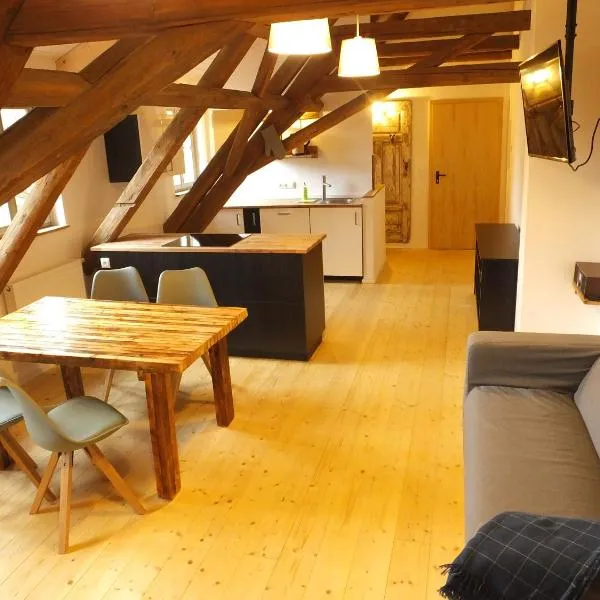 “Mägdestube” - Hammergut Neidberg, hotel en Bielatal