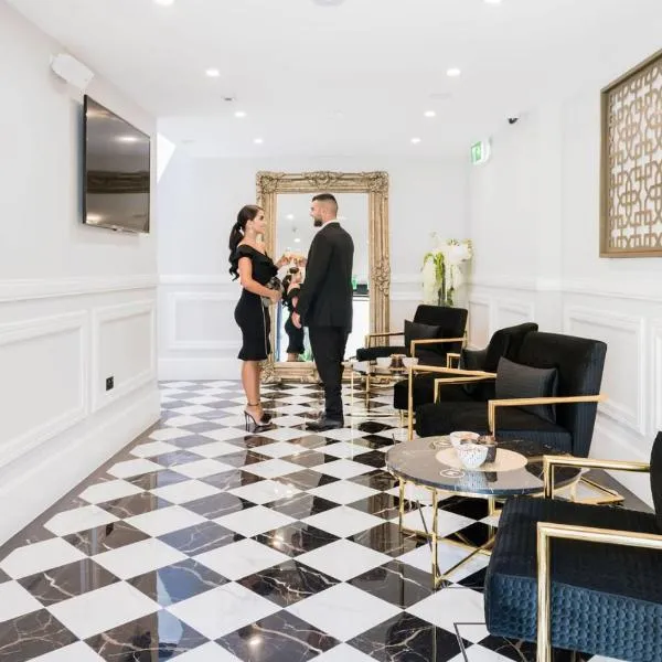 Holiday Inn & Suites - Parramatta Marsden Street, an IHG Hotel، فندق في قلعة هيل