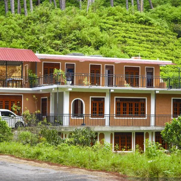 Pine Trees Homestay, hotel v destinaci Nallathanniya