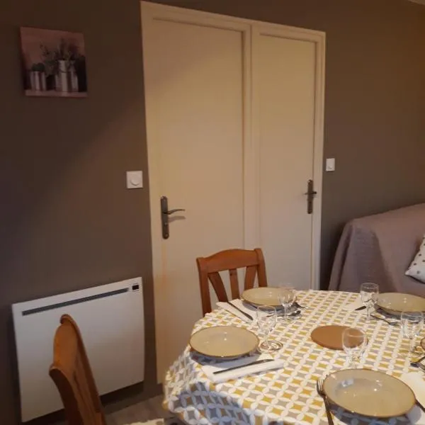 Chalet "Les Gobelins", hotel in Paimpont