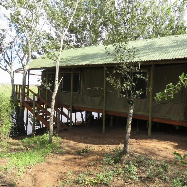 Waterlea-on-River Tented Cabins、Middelburgのホテル