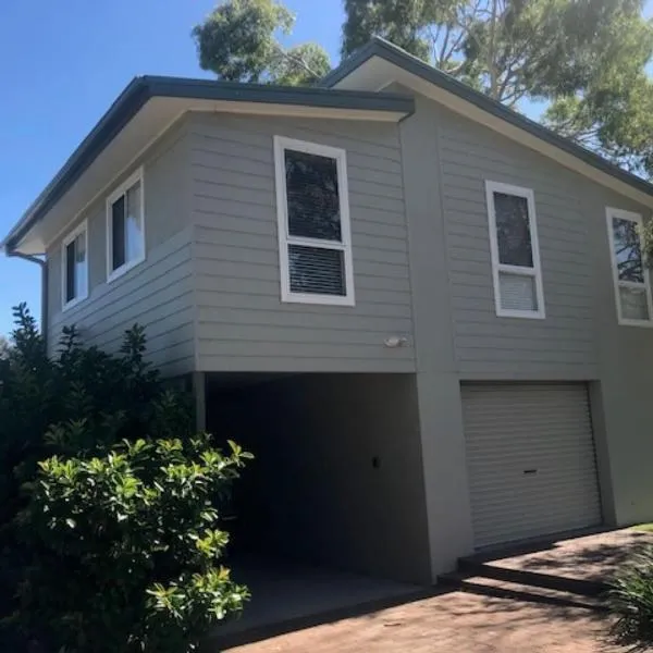 The Lake Guesthouse, hotel in Mannering Park