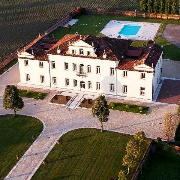 Villa Cornaro Tourist Suites, hotel in Ronco allʼAdige