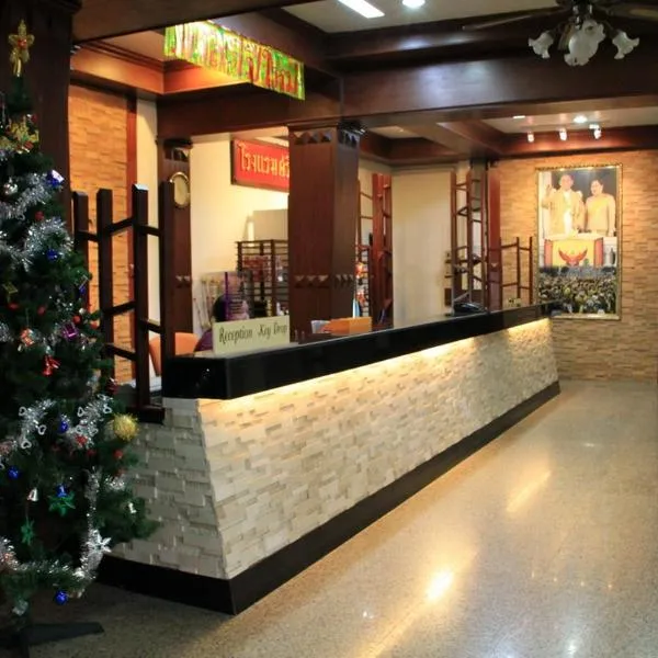 Sri Chumphon Hotel, hotel in Ban Na Cha-ang