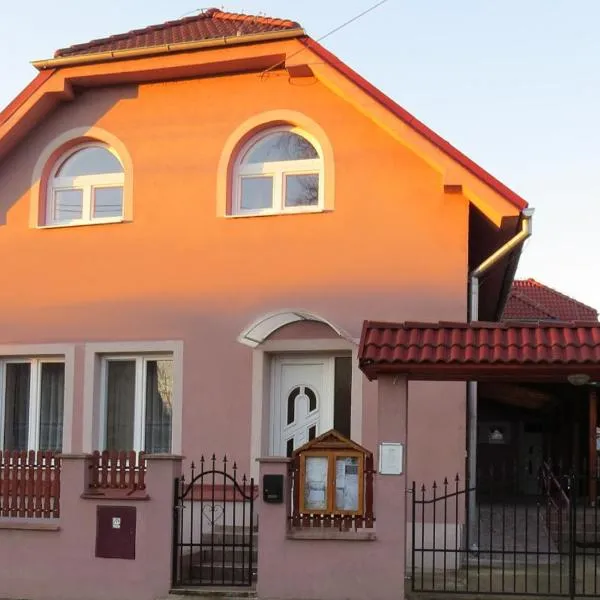 Penzion - Peri, hotel v destinaci Hokovce