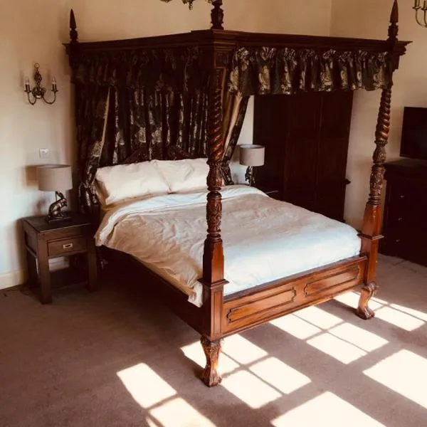 Brass Castle Country House Accommodation, hotel in Great Broughton