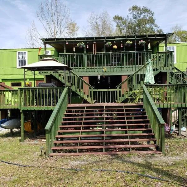 MARGARITAVILLE ON THE SUWANNEE RIVER: McAlpin şehrinde bir otel