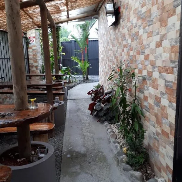 Hotel y Cabinas del Trópico, hotel v destinaci Guápiles