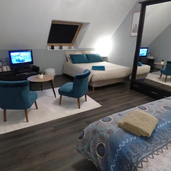 Chambre familiale proche Mont St Michel, hotell i Juilley