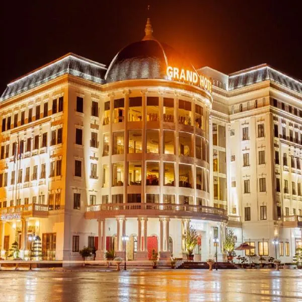 Grand Hotel: Hòa Bình şehrinde bir otel
