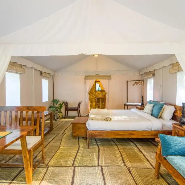 Nayalap - Rural Himalayan Glamping، فندق في Chaubattia