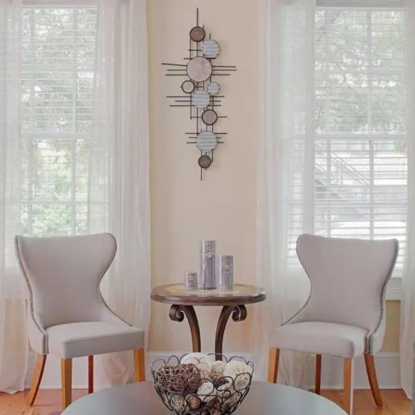 Beautiful 3Bed Townhome in Historic Downtown Savannah, ξενοδοχείο στη Σαβάνα