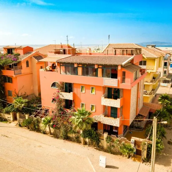 Surfactivity Guest House, hotel in Santa Maria