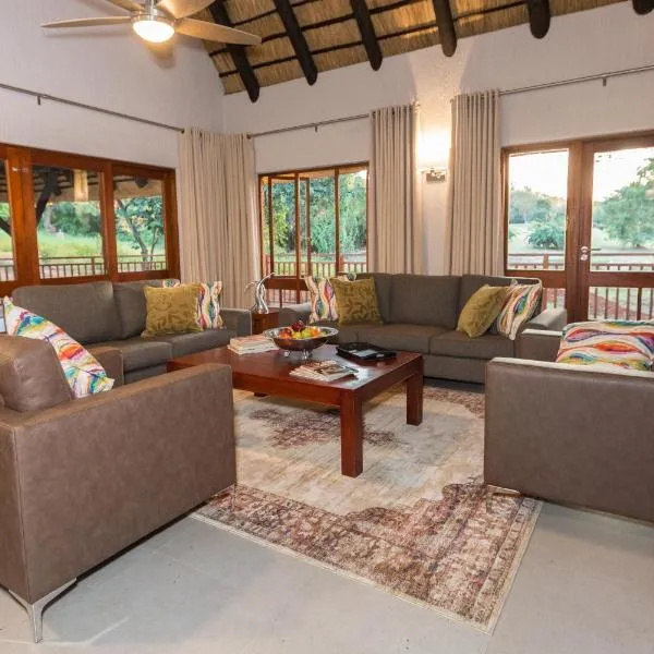Kruger Park Lodge Unit No 611 with private splash Pool, hotel din Hazyview