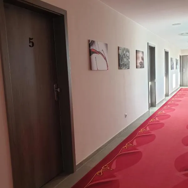 KMK Penzión, hotel Lednicrónán