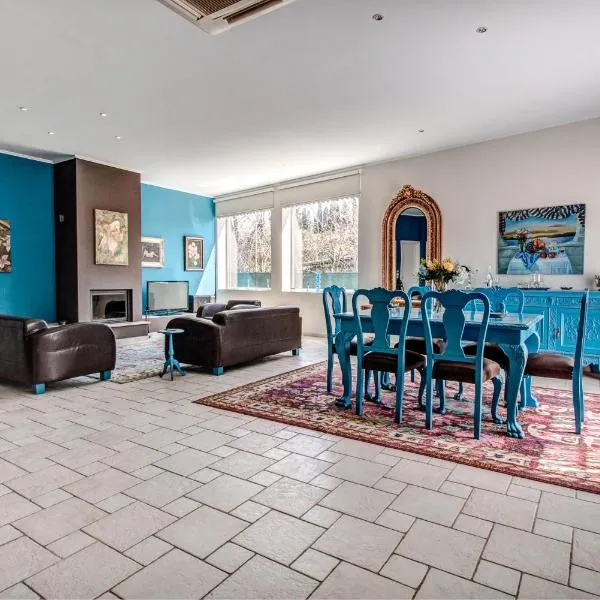 Villa Intemella, hotel Kompítsion városában