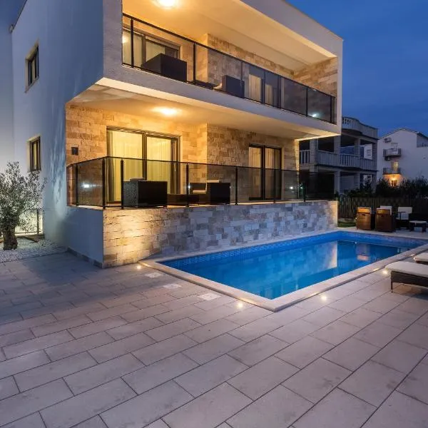 VILLA NICOLINA, hotel u Kaštelima