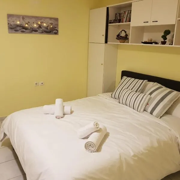 COZZY STUDIO IN NEA MAKRI, hotel di Nea Makri