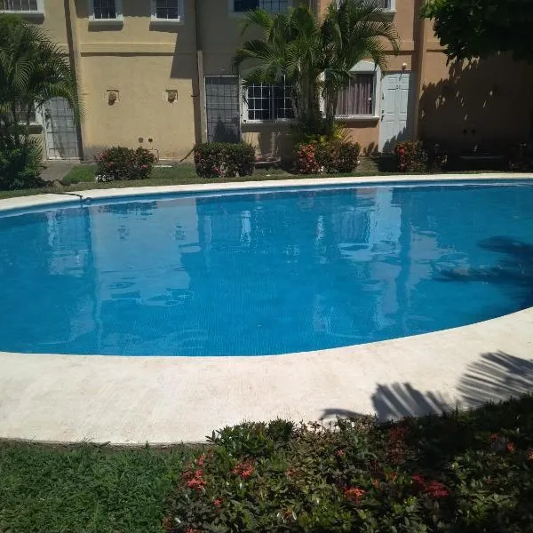 Casa con alberca!! Ixtapa Zihuatanejo, hotel i Zihuatanejo