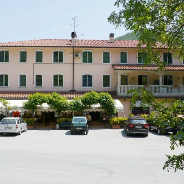 그리짜나에 위치한 호텔 Albergo Ristorante Sterlina