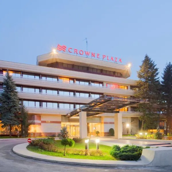 Crowne Plaza Bucharest, an IHG Hotel, hotel in Chitila