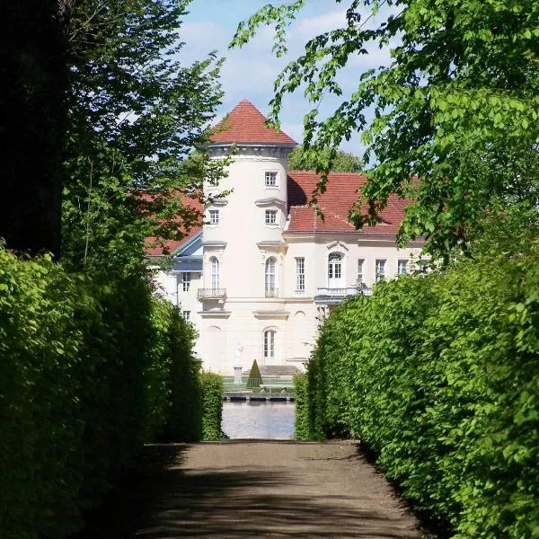 Marstall im Schlosspark Rheinsberg, hotel in Rheinsberg