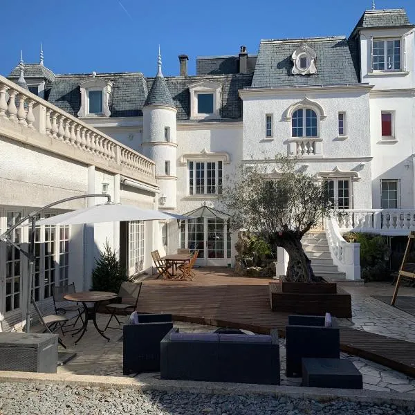 Villa Florian, hotel em Neuilly-Plaisance