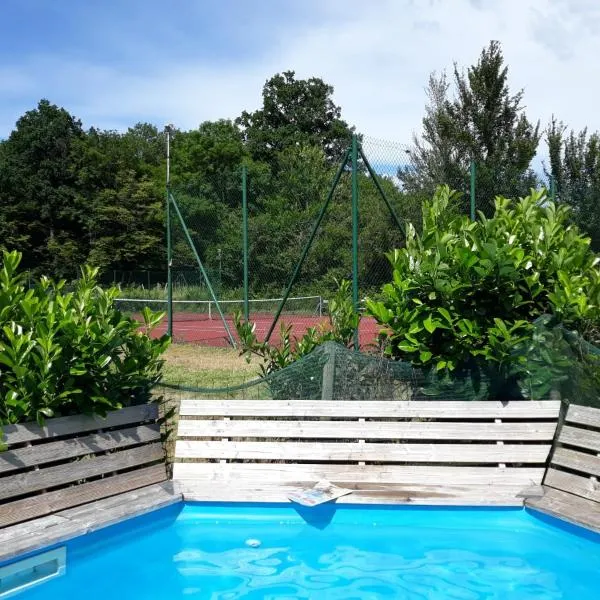 La Vache Tennis Privé, hotel em Crux-la-Ville