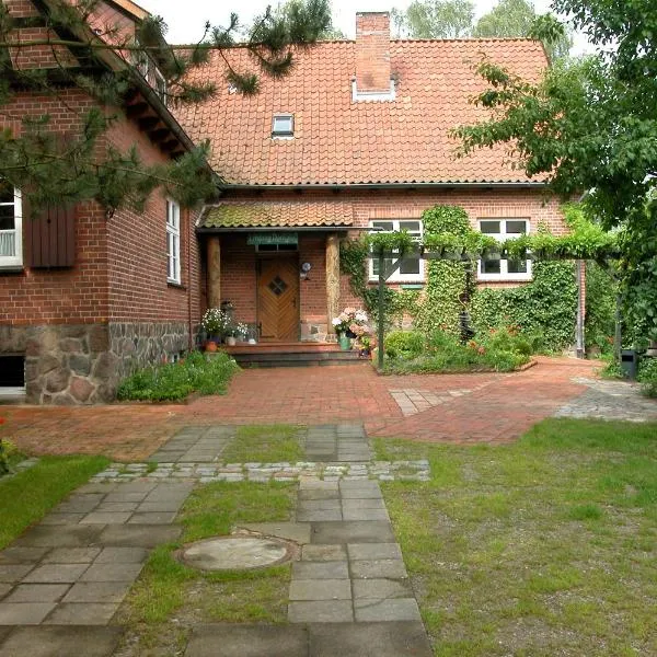 Privatzimmer Alte Schule, hotel v destinaci Suderburg
