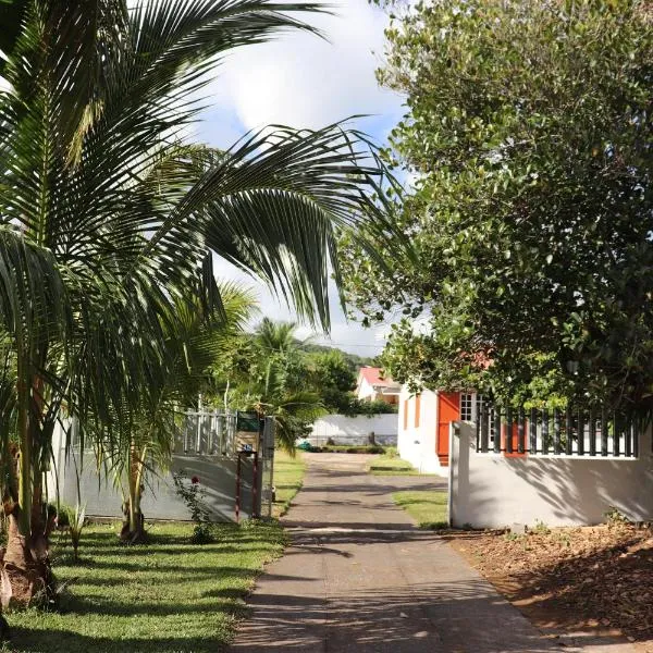 Gite les Bananiers, hotel di Grands Bois