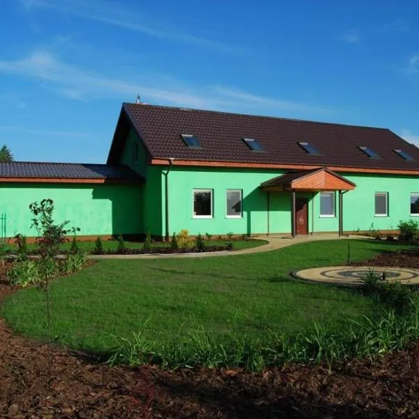 Pokoje Pod Lasem, hotel in Stepnica