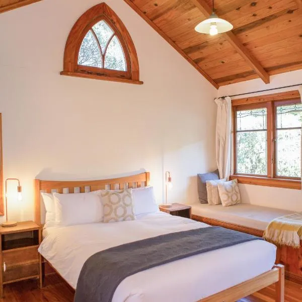 The Church Accommodation, hotel v destinaci Hahei