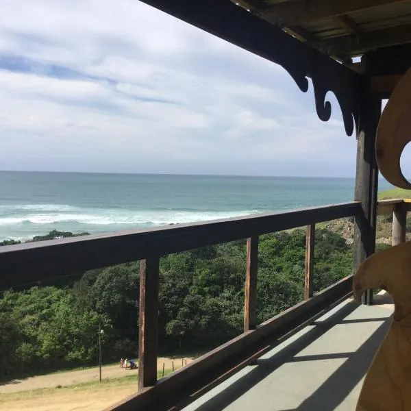 CORAM DEO SaltyWaves double en-suite rooms with sea views, hotel v destinaci Coffee Bay