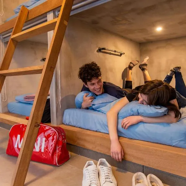Jedi Hub Hostel, hotel in Limassol