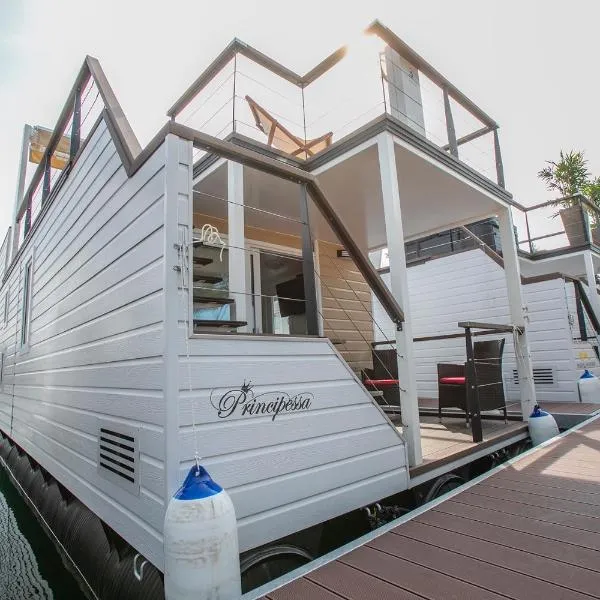 Floating Sea House Principessa, hotel in Portorož