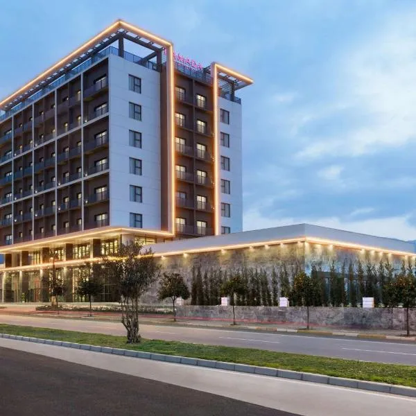 Ramada By Wyndham Tire, hotel v destinaci Tire
