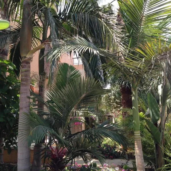 Constantaras Apartments, hotel in Protaras