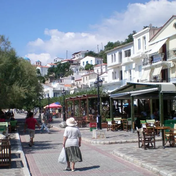 Almiriki Rooms, hotel ve městě Agios Kirykos