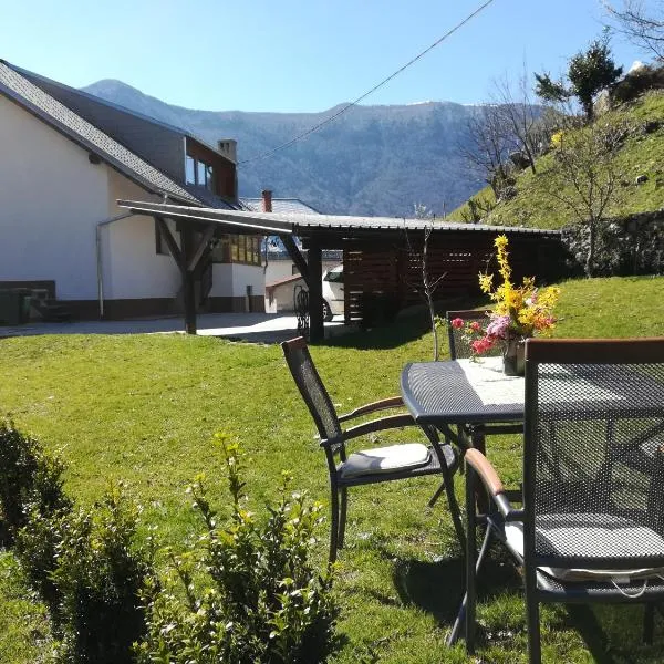 Apartmaji Pippi, khách sạn ở Bovec